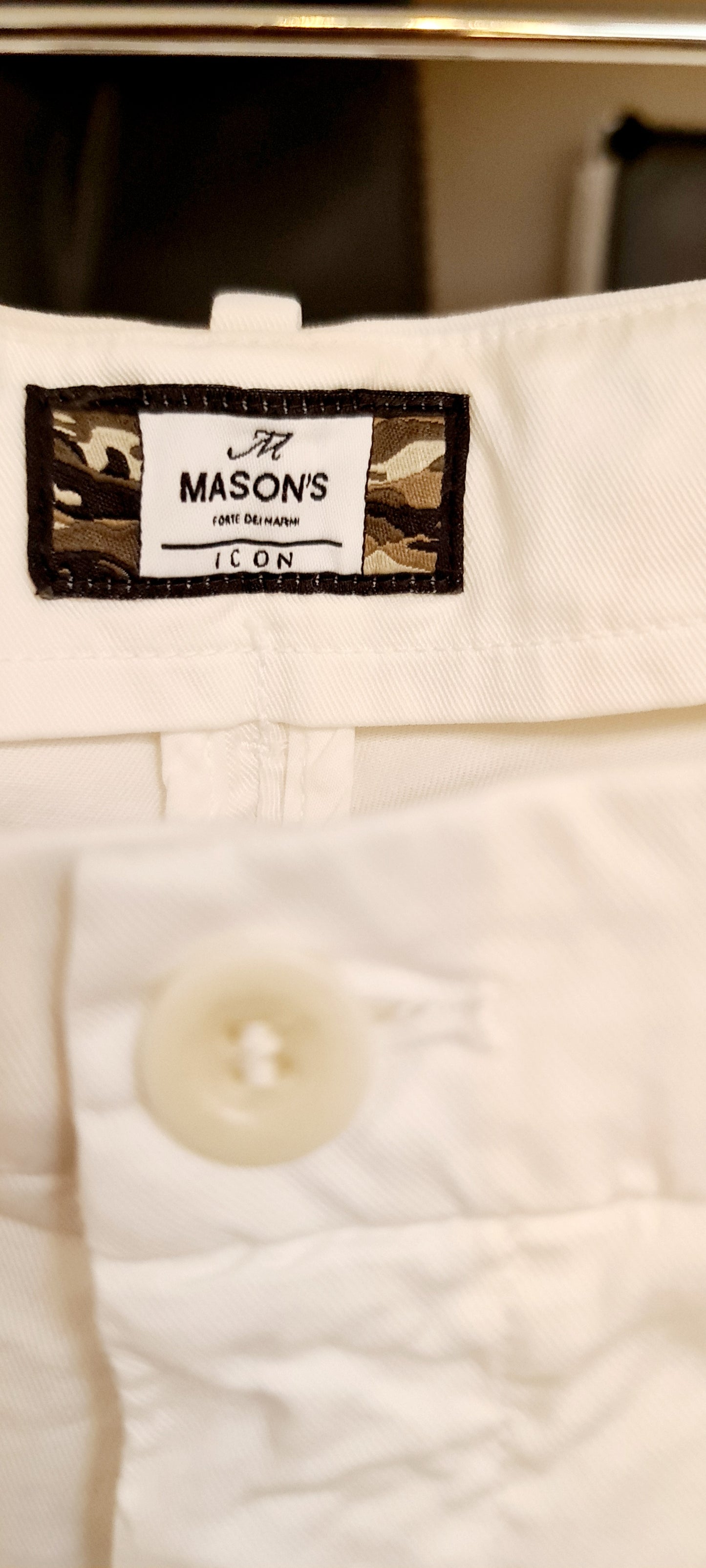 Lässige weiße Hose von Mason's, erhältlich bei 17 und wir.