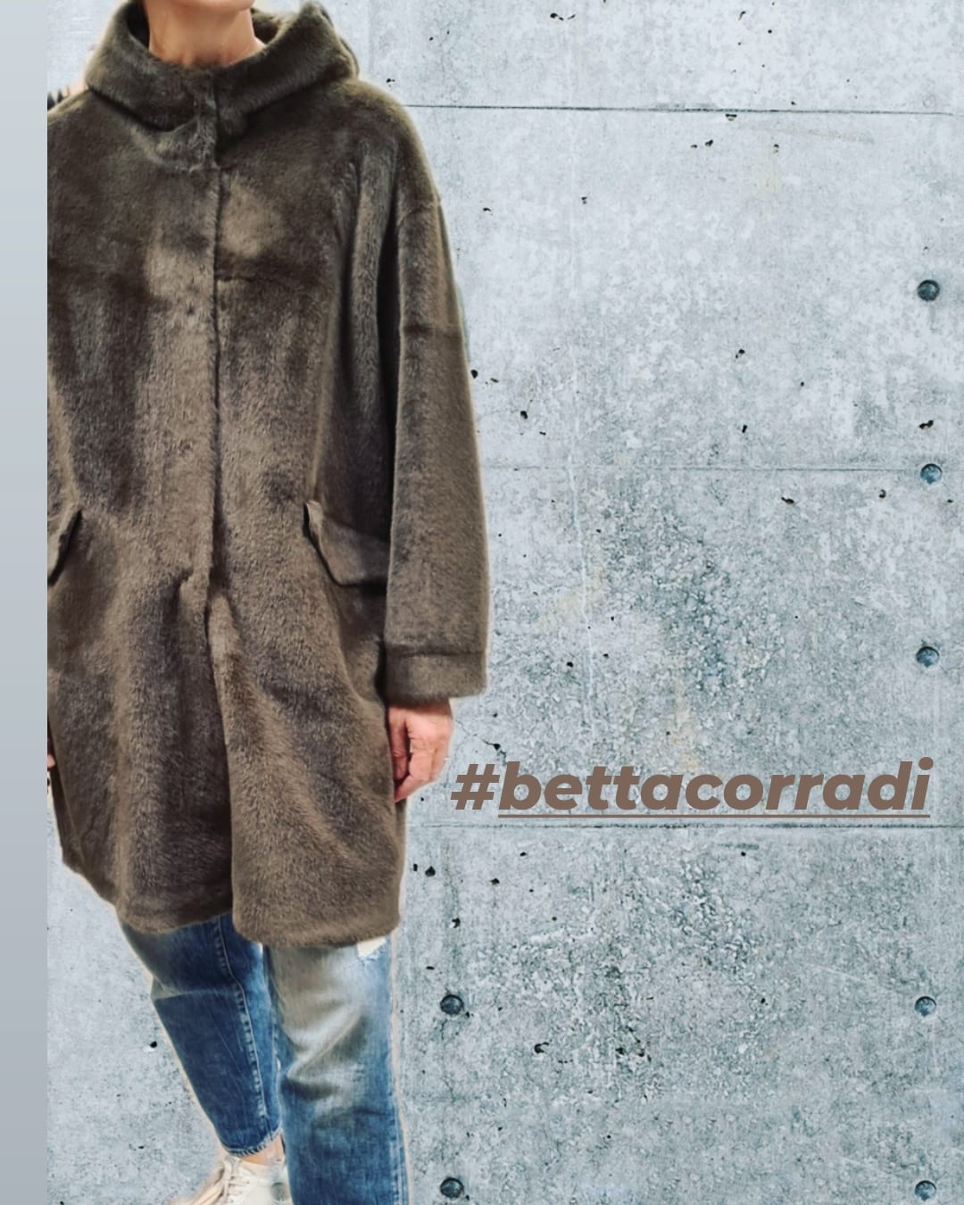 Betta Corradi - Double Face Coat - FAKEFUR oliv